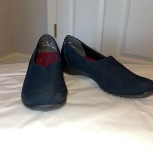 Munro navy traveler slip on elasticity stretch American Made